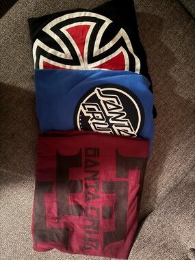 Santa Cruz and independent Graphic long sleeve shirt youth / small adult